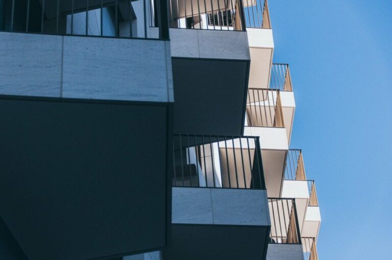 The Dutch Standardization Association Issued a Risk Warning for the Balcony PV System, How to Choose a Good Balcony Energy Storage System?
